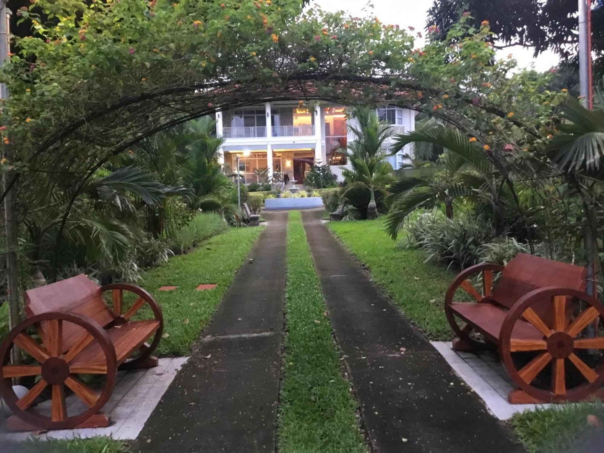 ממבג'או Camiguin Lanzones Resort מראה חיצוני תמונה